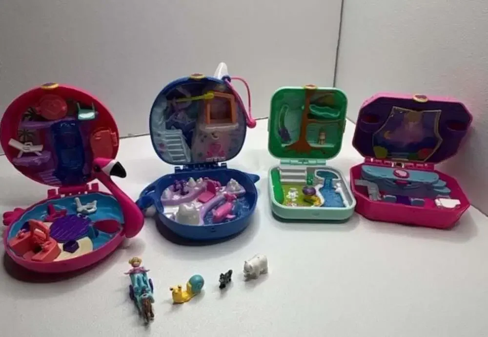 Polly Pocket Assorted Bundle (Flamingo, Narwhal, Picnic, and Theater)